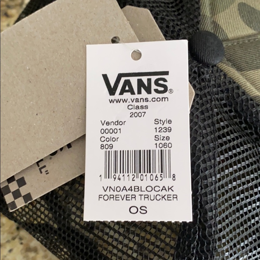 NWT Vans Camo Trucker Hat - Picture 6 of 6